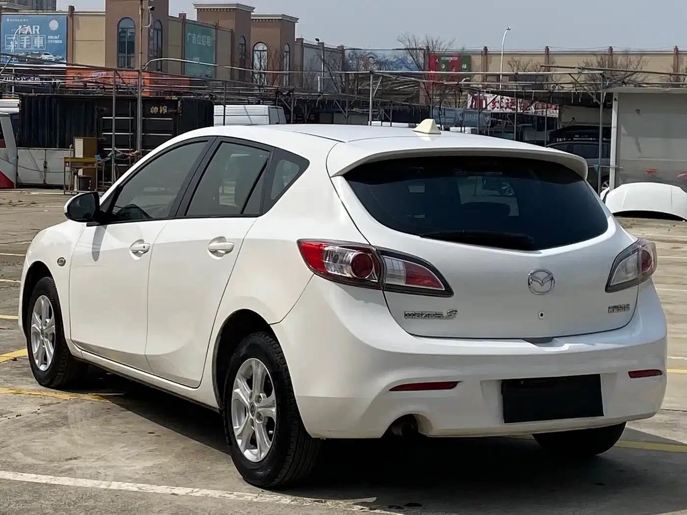 Mazda3 Axela 2012 Hatchback 1.6L Manual Comfort — миниатюра 5