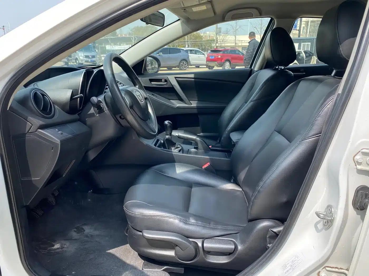 Mazda3 Axela 2012 Hatchback 1.6L Manual Comfort — миниатюра 9