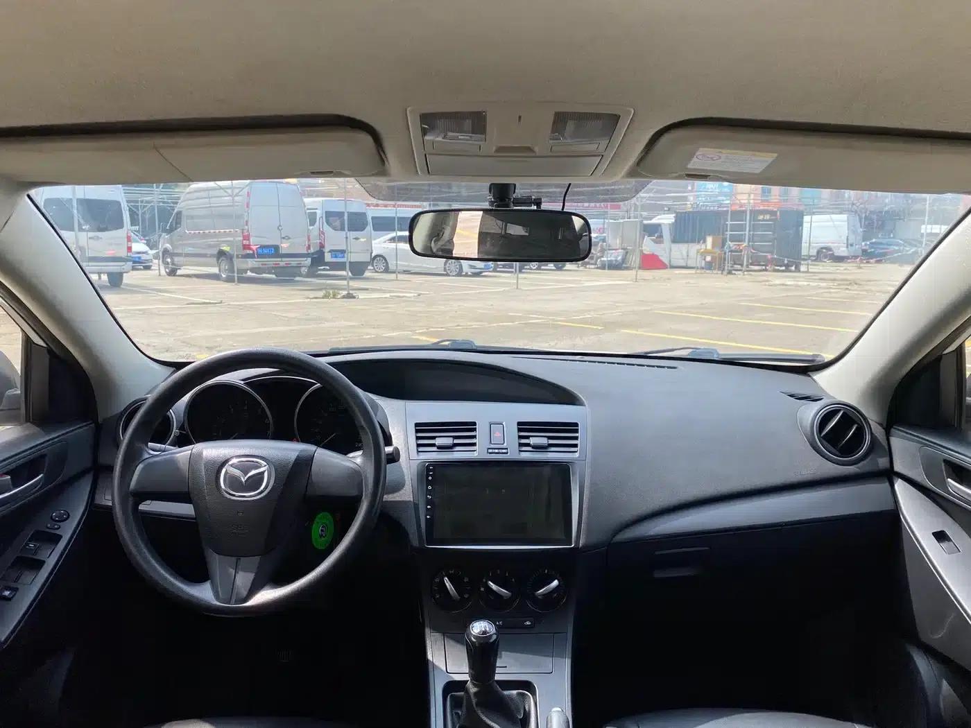 Mazda3 Axela 2012 Hatchback 1.6L Manual Comfort — миниатюра 10