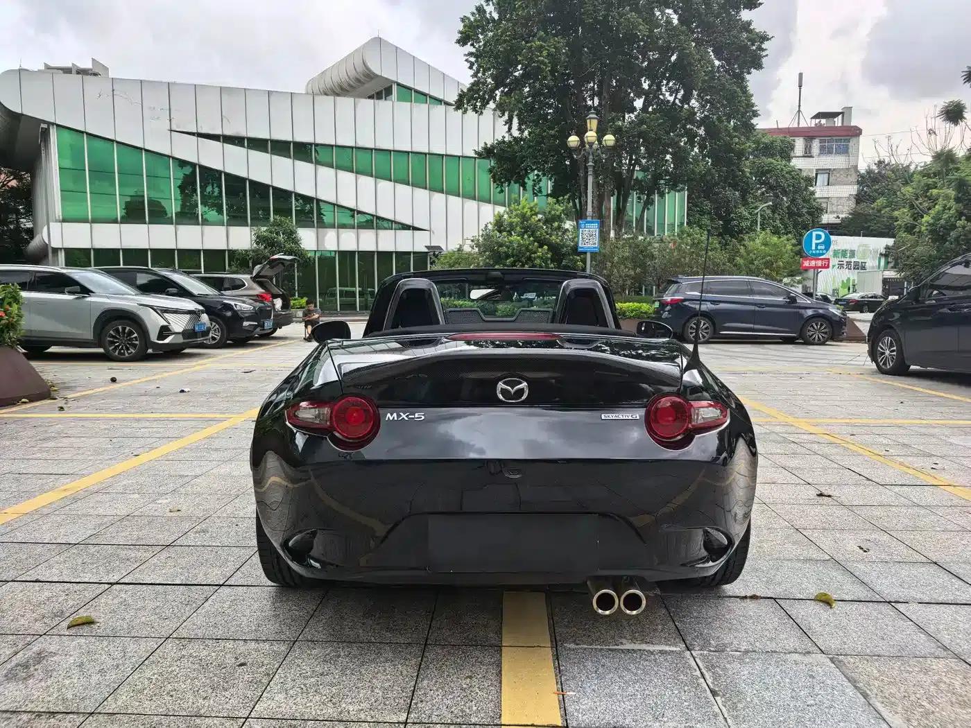 Mazda MX-5 2023 2.0L Manual — миниатюра 9