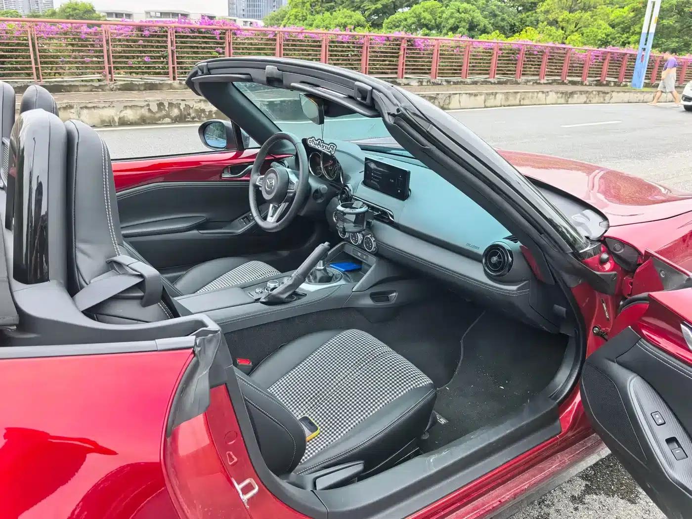 Mazda MX-5 2025 2.0L Manual — миниатюра 9