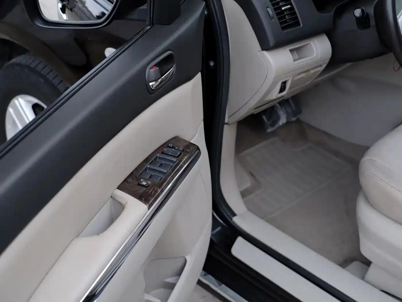 Mazda 8 2011 2.3L Premium Edition — миниатюра 18