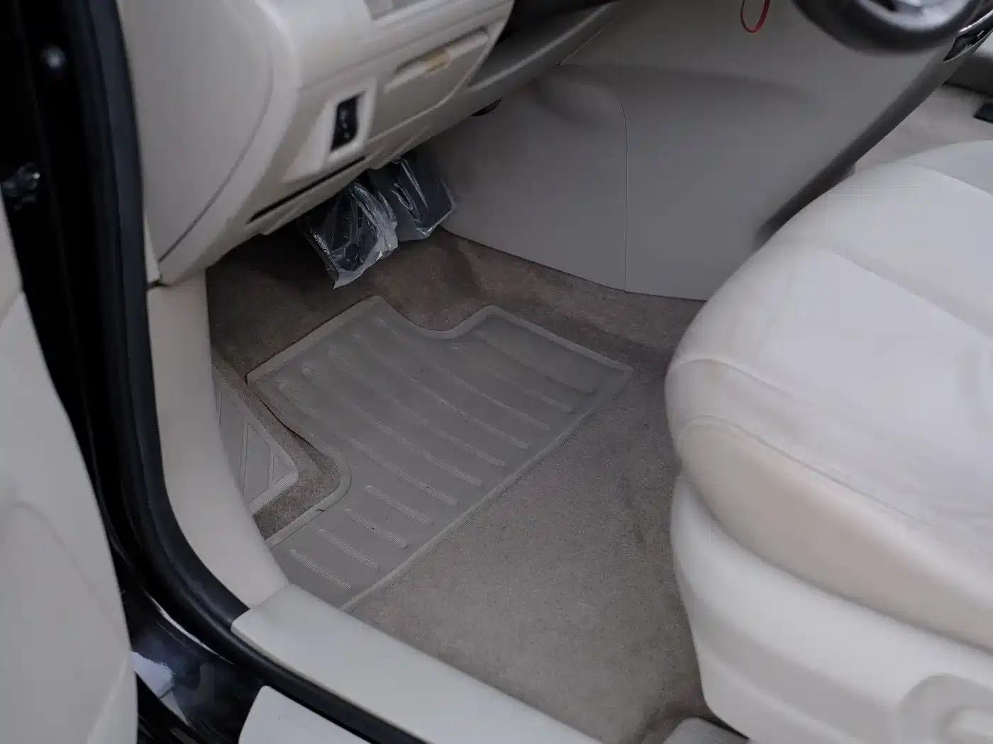 Mazda 8 2011 2.3L Premium Edition — миниатюра 20