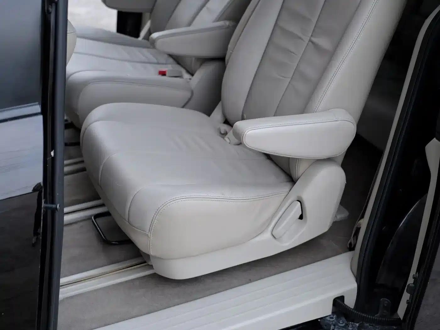 Mazda 8 2011 2.3L Premium Edition — миниатюра 22