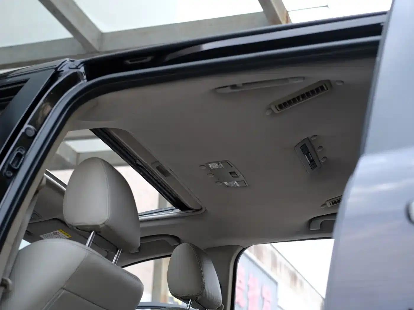 Mazda 8 2011 2.3L Premium Edition — миниатюра 29