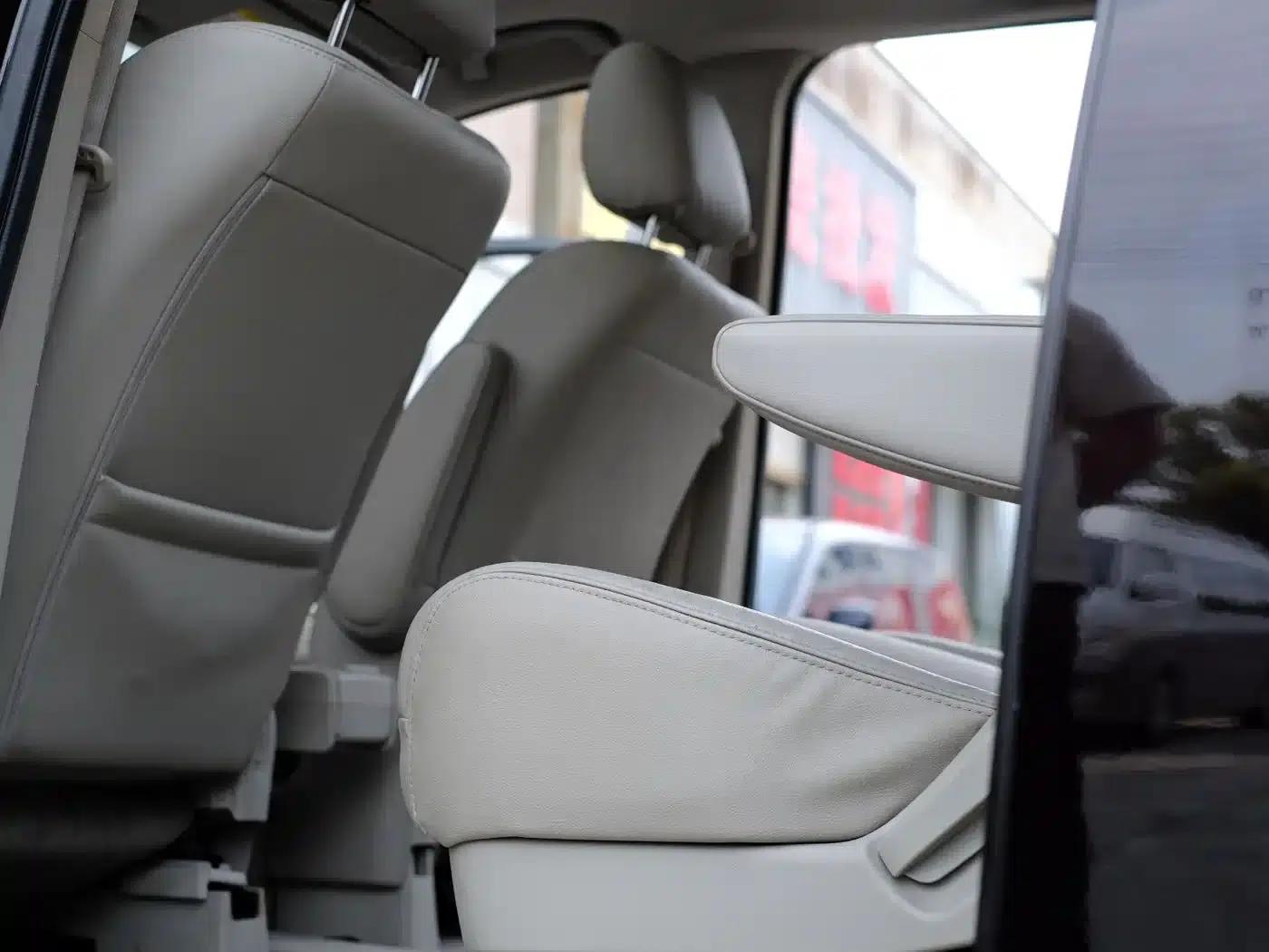 Mazda 8 2011 2.3L Premium Edition — миниатюра 30