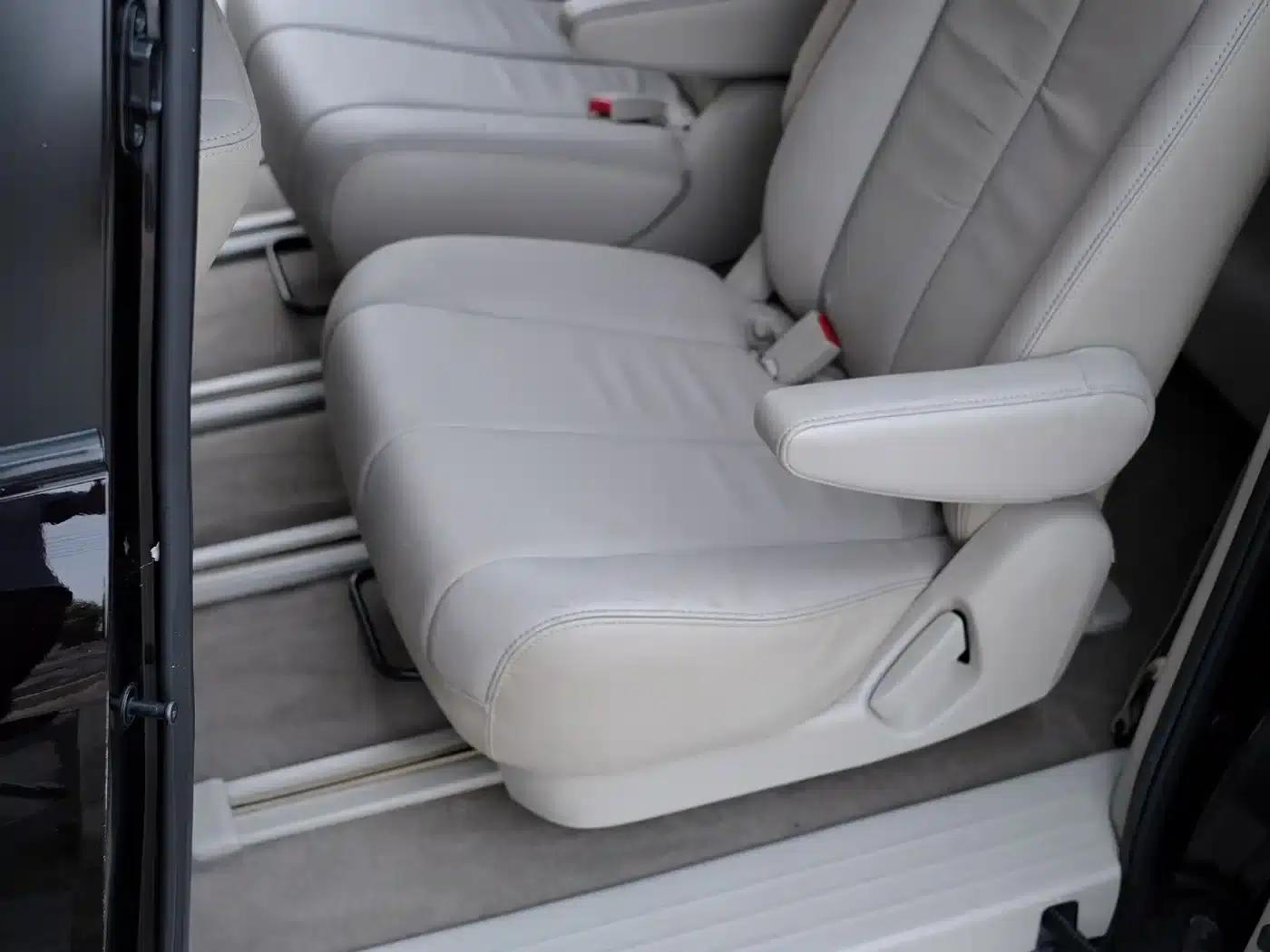Mazda 8 2011 2.3L Premium Edition — миниатюра 31