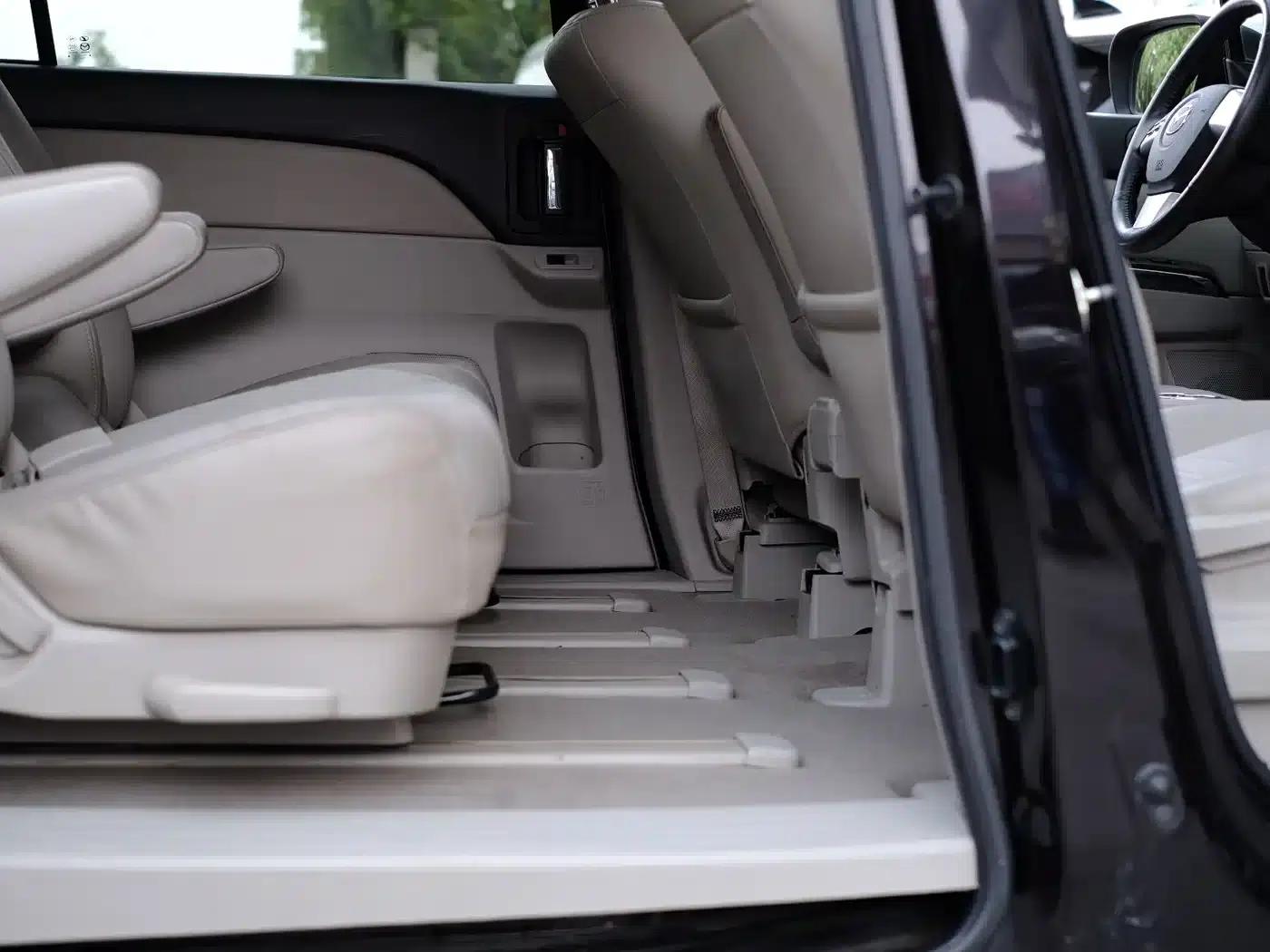 Mazda 8 2011 2.3L Premium Edition — миниатюра 33
