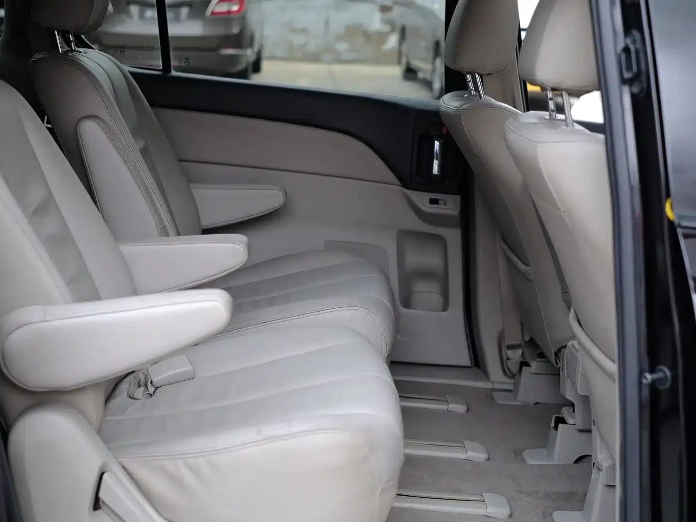 Mazda 8 2011 2.3L Premium Edition — миниатюра 47