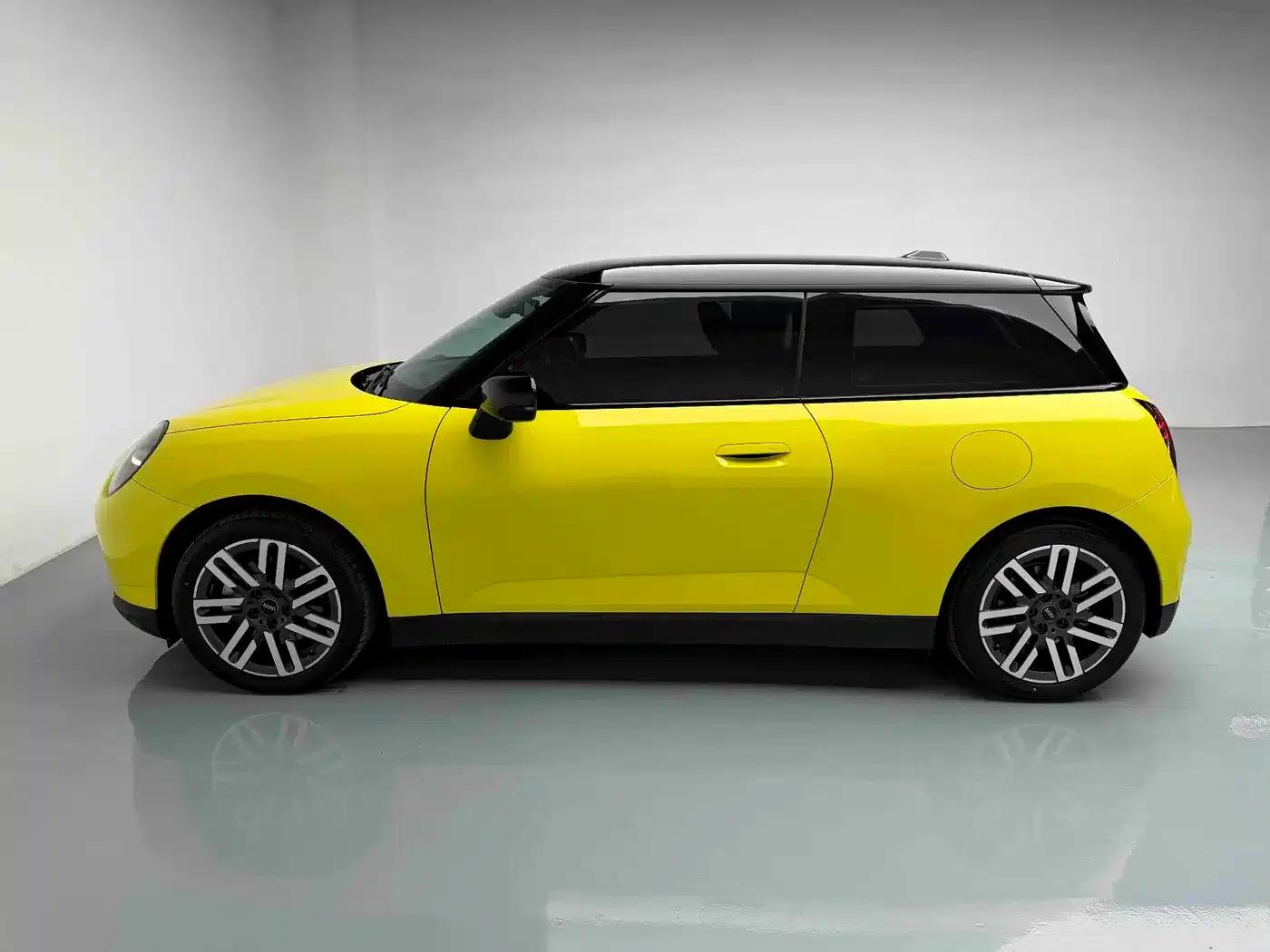 2024 Electric MINI Cooper (456km/h) - Classic Style — миниатюра 4