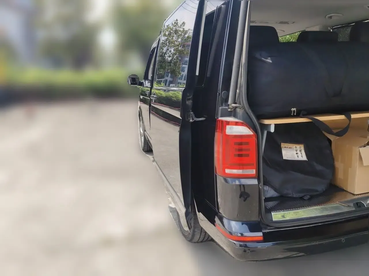 Volkswagen Multivan 2018 2.0 TSI Two-Wheel-Drive Luxury Edition 7 Seats — миниатюра 4