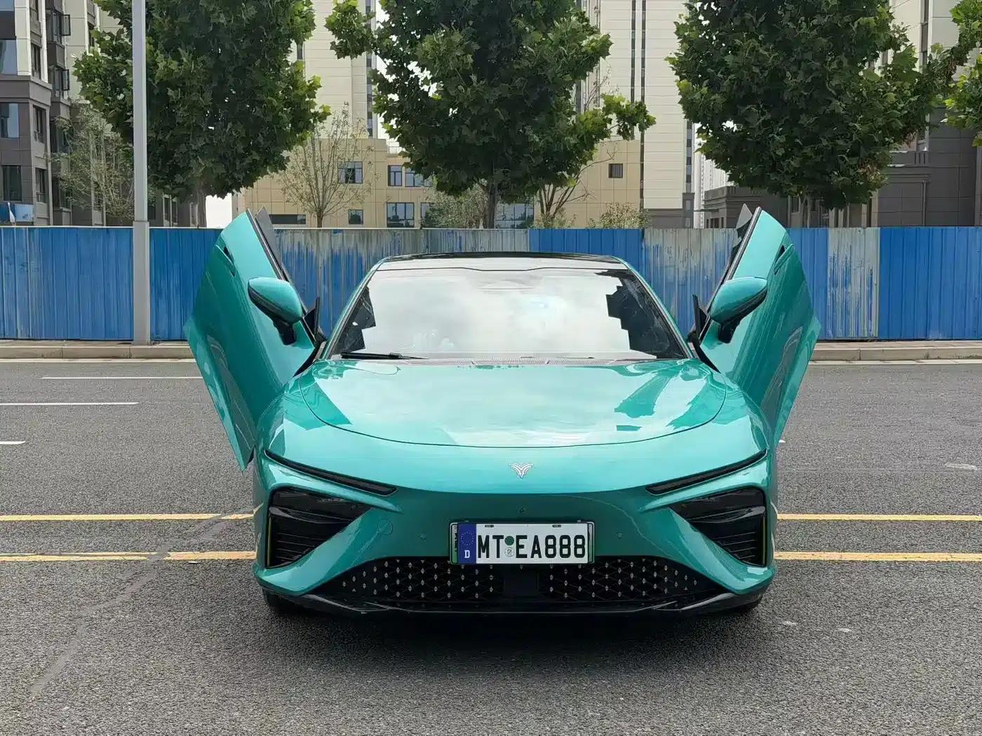 Nezha S 2022 Pure Electric 650km AWD Luxury Edition — миниатюра 2