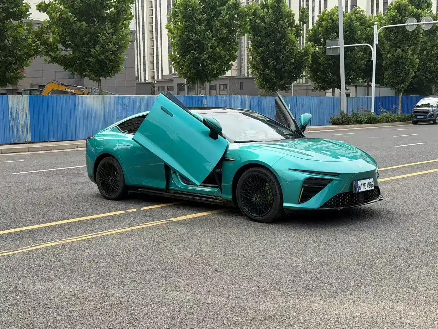 Nezha S 2022 Pure Electric 650km AWD Luxury Edition — миниатюра 3