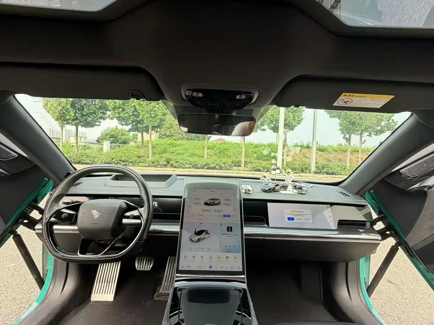 Nezha S 2022 Pure Electric 650km AWD Luxury Edition — миниатюра 6