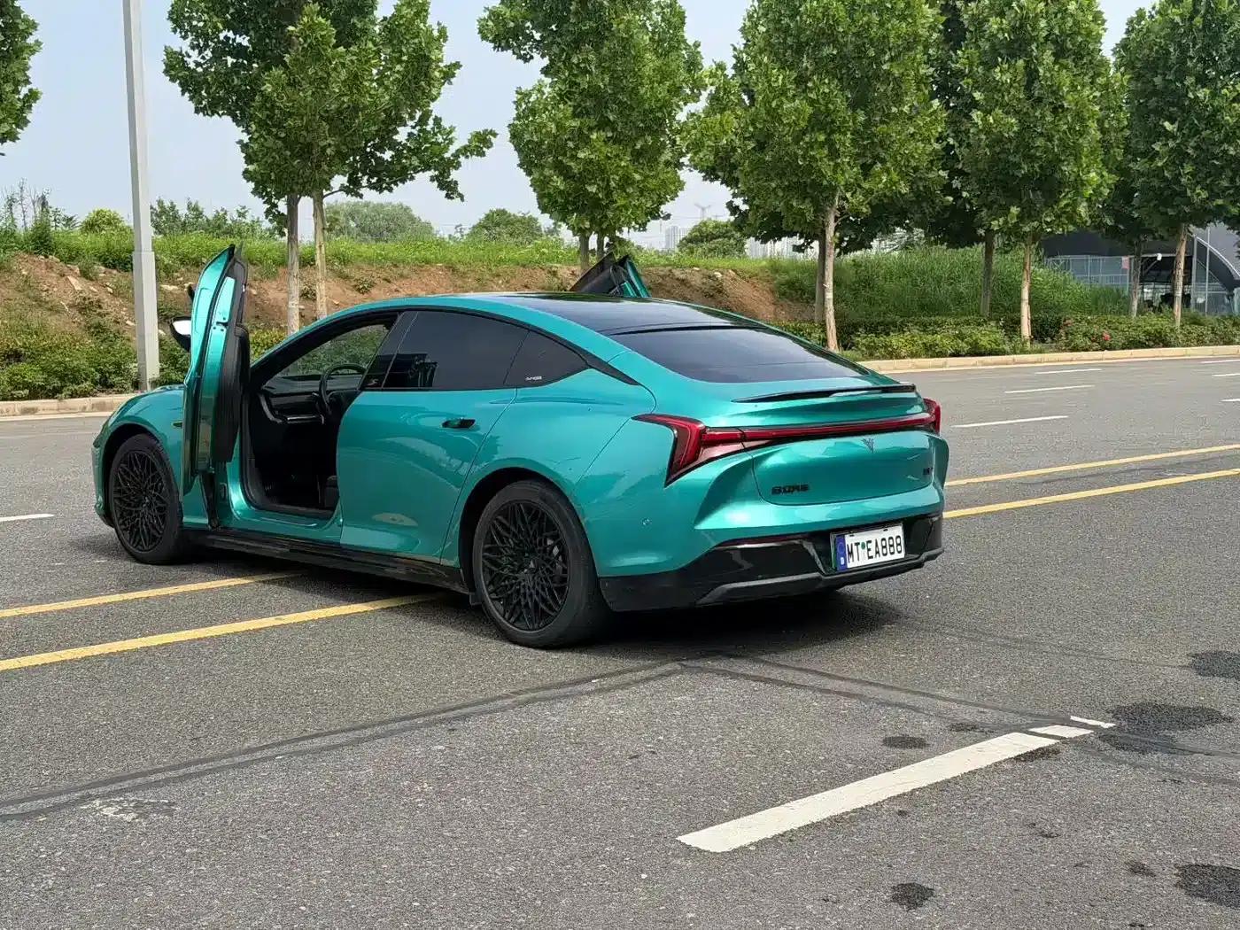 Nezha S 2022 Pure Electric 650km AWD Luxury Edition — миниатюра 7