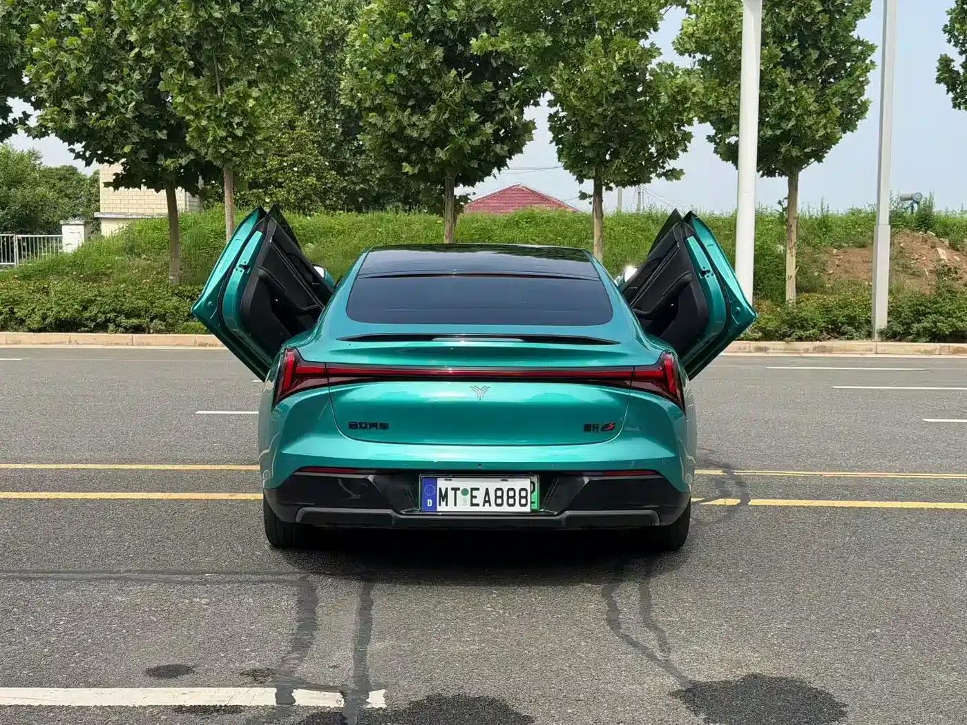 Nezha S 2022 Pure Electric 650km AWD Luxury Edition — миниатюра 8