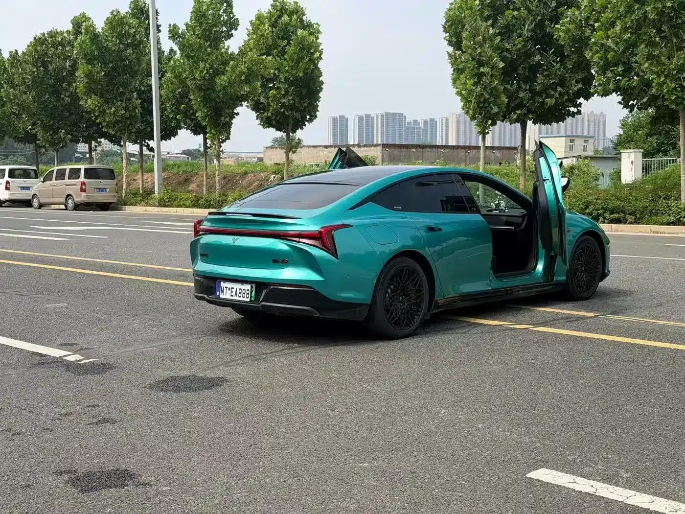 Nezha S 2022 Pure Electric 650km AWD Luxury Edition — миниатюра 9