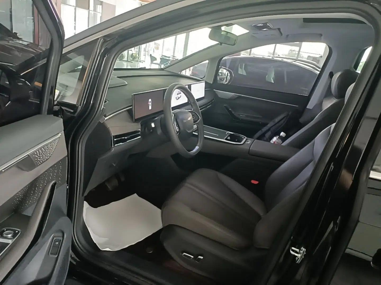 SAIC MAXUS G70 2024 2.0T Automatic Luxury Edition 7 Seats — миниатюра 18