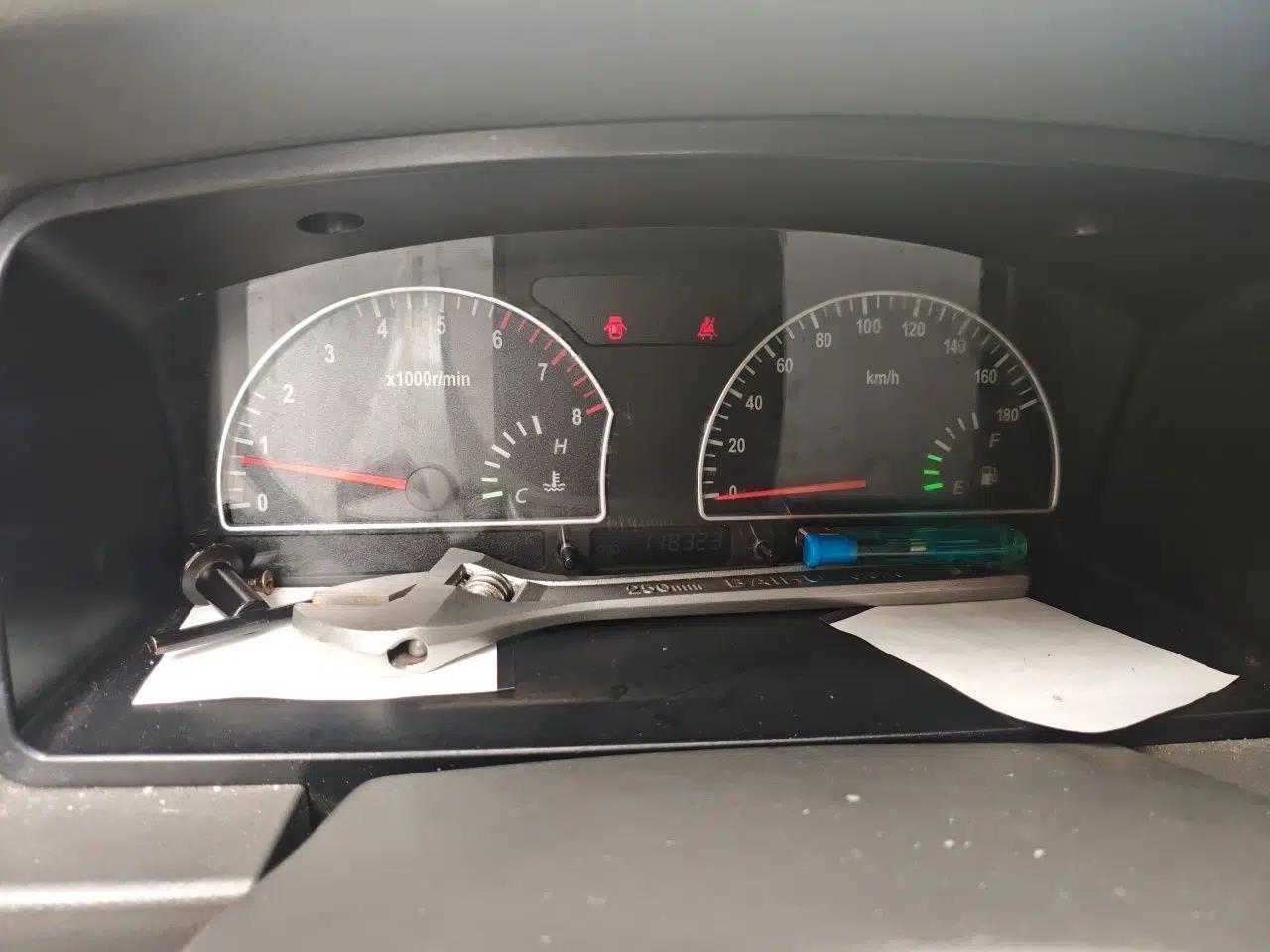 Dongfeng Shuaike 2014 1.6L Manual Luxury 7-Seater China IV Standard — миниатюра 11