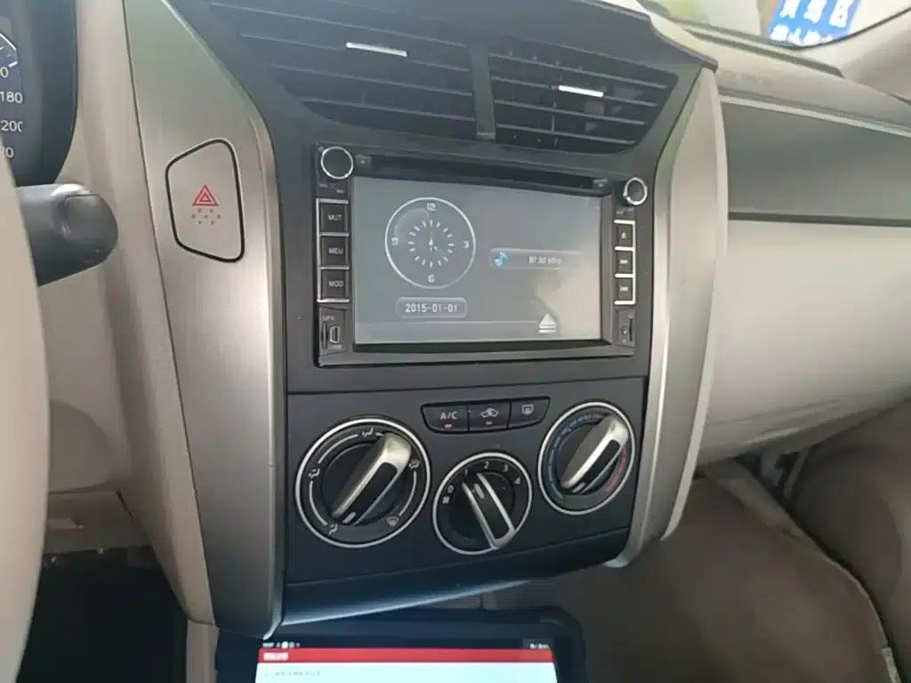 Venucia D50 2015 1.6L Manual Deluxe Edition — миниатюра 13