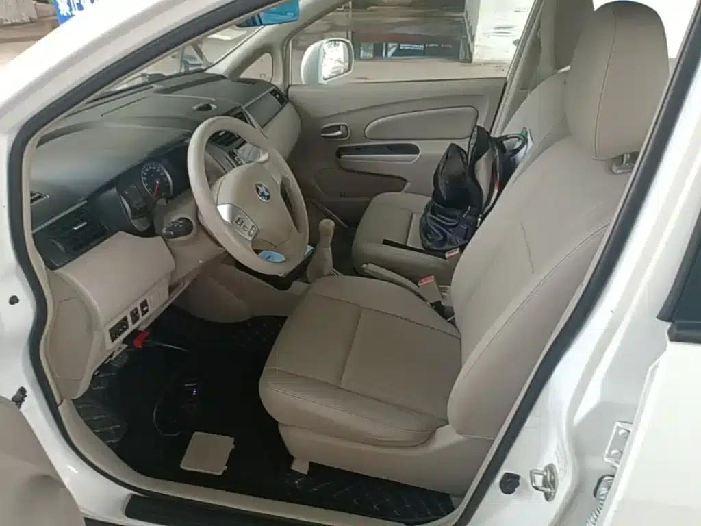 Venucia D50 2015 1.6L Manual Deluxe Edition — миниатюра 15