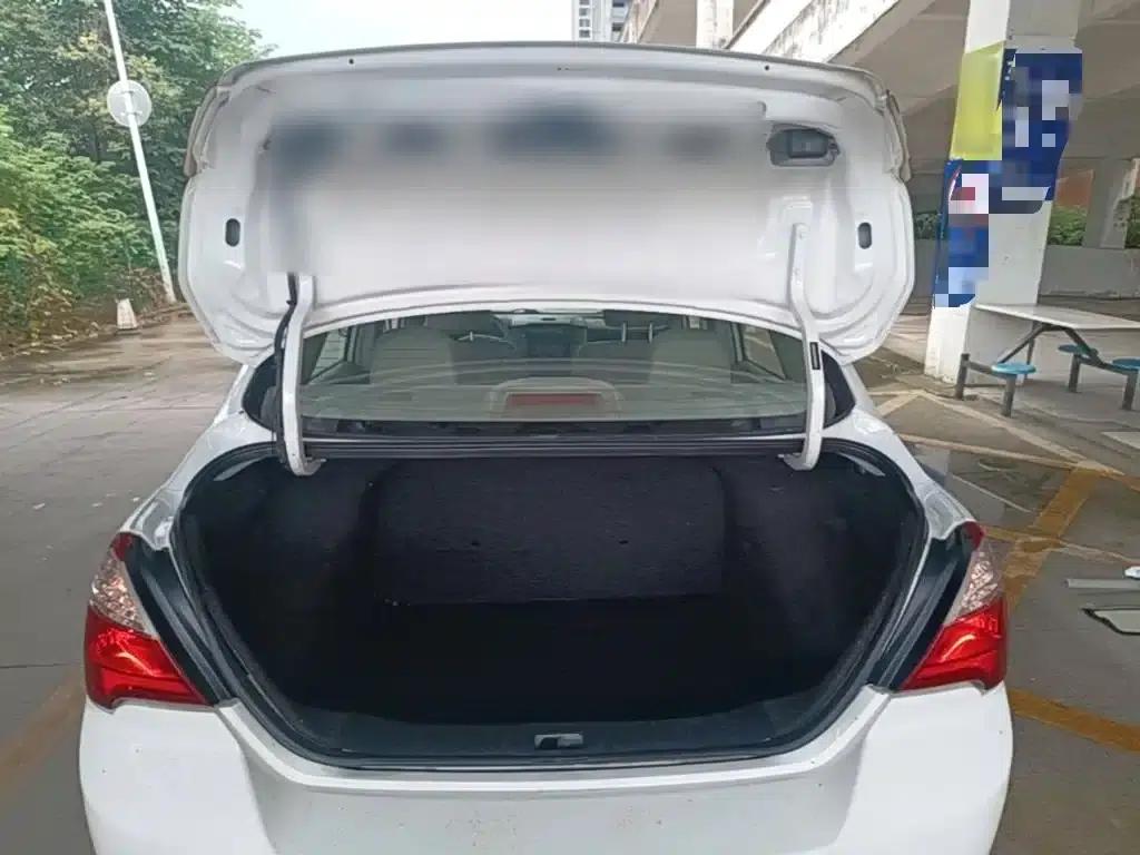 Venucia D50 2015 1.6L Manual Deluxe Edition — миниатюра 19