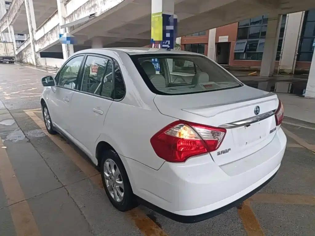 Venucia D50 2015 1.6L Manual Deluxe Edition — миниатюра 5