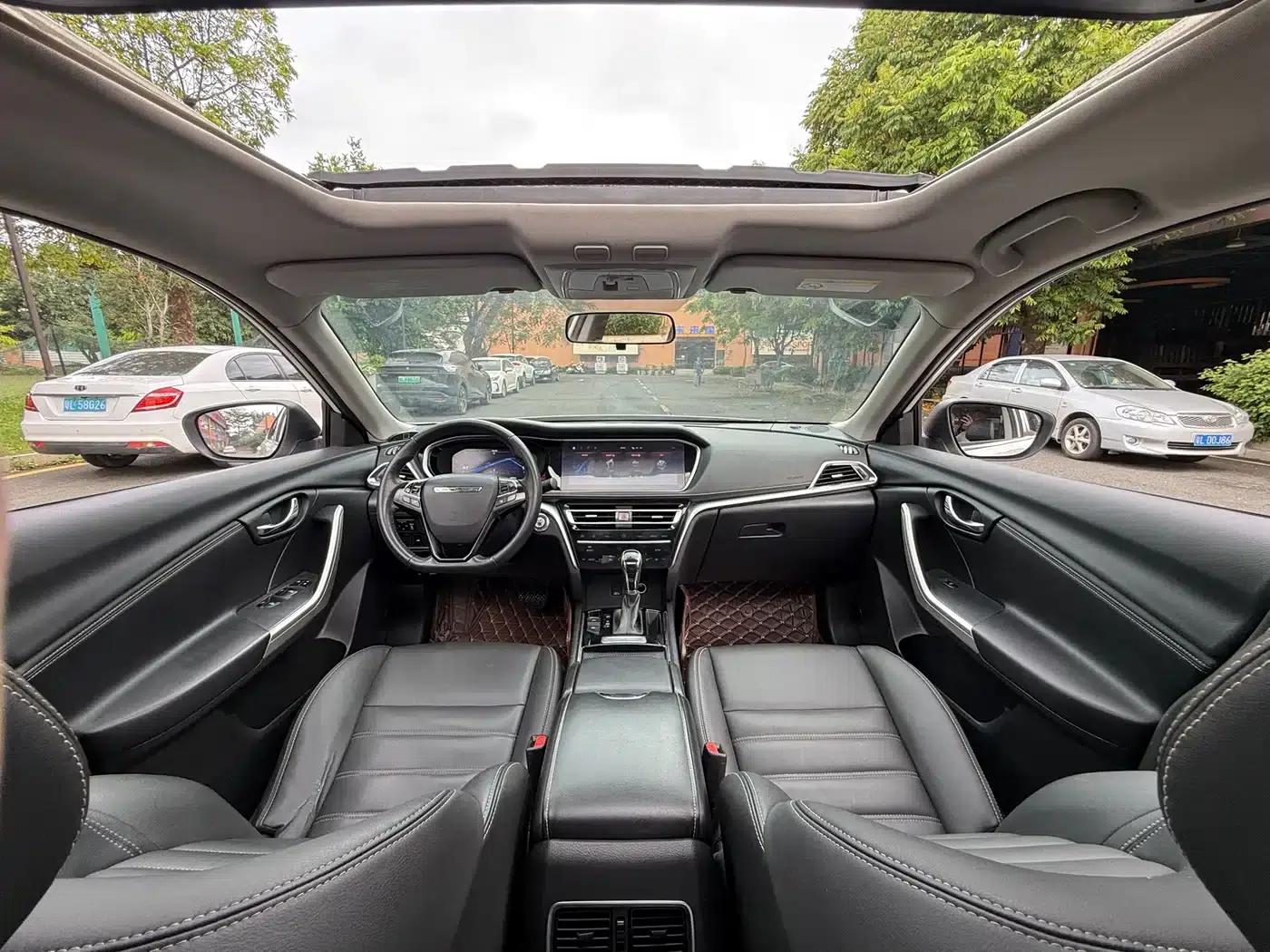 Venucia T90 2021 260T Mild Hybrid Automatic Intelligent Connectivity Edition — миниатюра 11