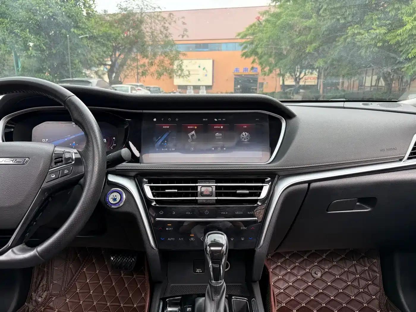 Venucia T90 2021 260T Mild Hybrid Automatic Intelligent Connectivity Edition — миниатюра 13