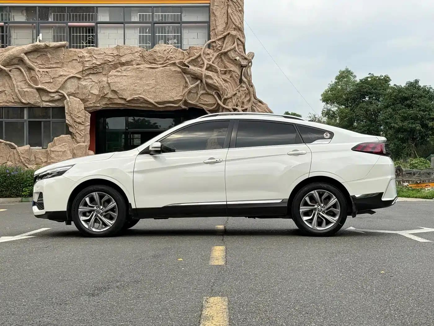Venucia T90 2021 260T Mild Hybrid Automatic Intelligent Connectivity Edition — миниатюра 4