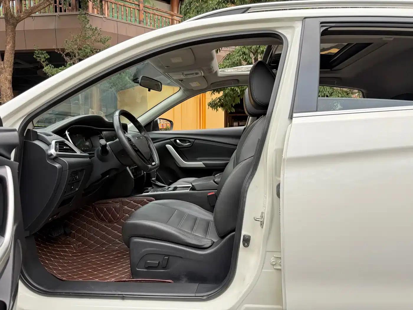 Venucia T90 2021 260T Mild Hybrid Automatic Intelligent Connectivity Edition — миниатюра 6