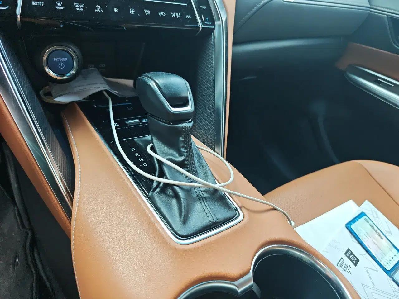 Toyota Venza 2022 Dual-Engine 2.5L CVT Two-Wheel Drive Prestige Edition — миниатюра 14