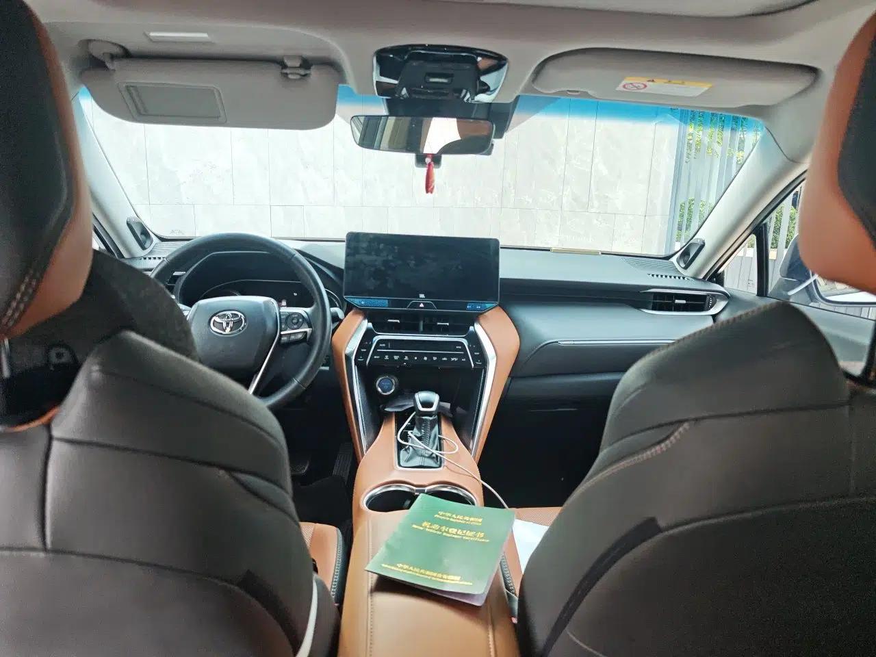 Toyota Venza 2022 Dual-Engine 2.5L CVT Two-Wheel Drive Prestige Edition — миниатюра 18