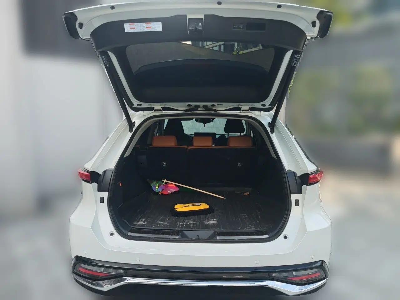 Toyota Venza 2022 Dual-Engine 2.5L CVT Two-Wheel Drive Prestige Edition — миниатюра 19