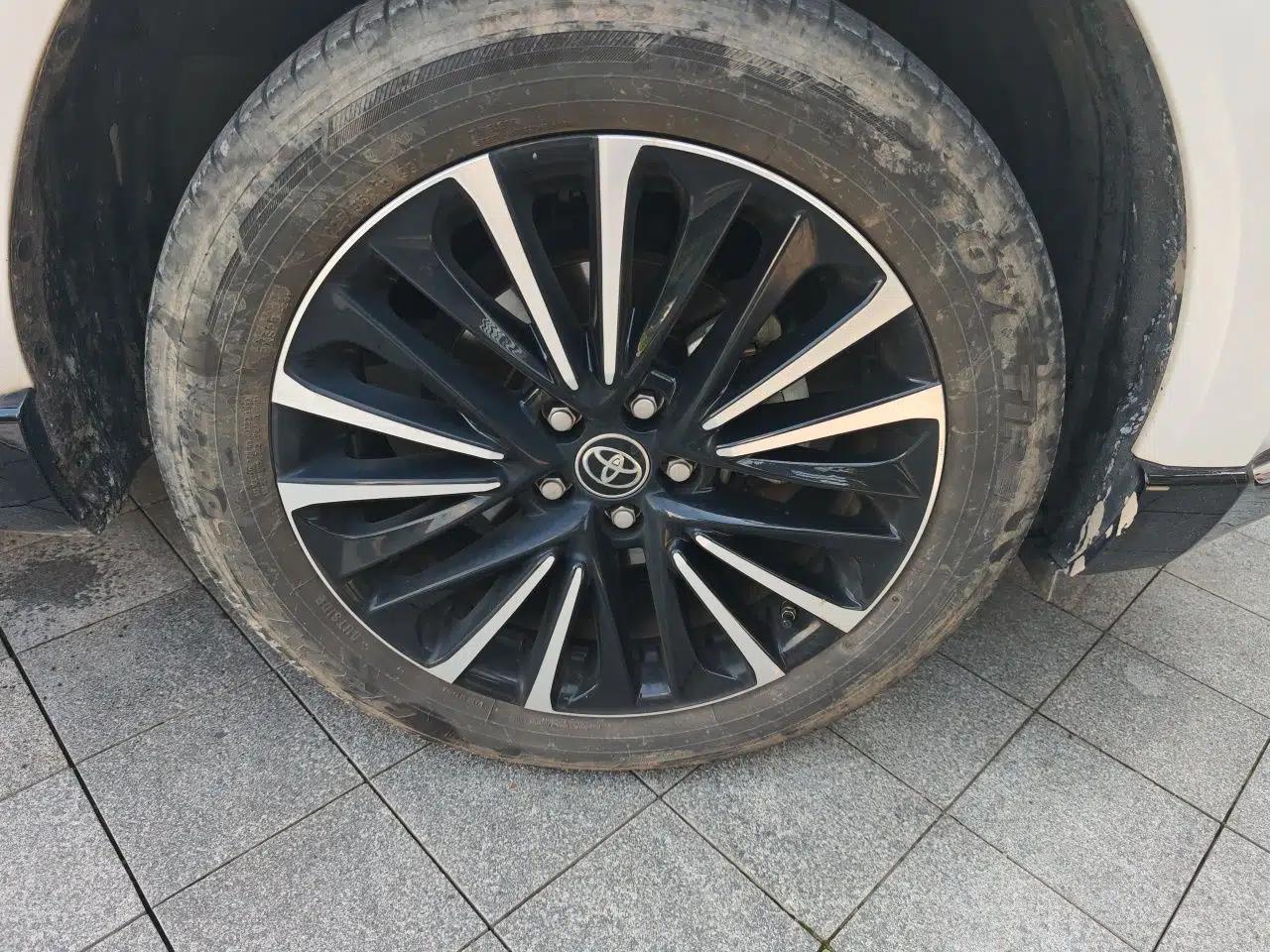 Toyota Venza 2022 Dual-Engine 2.5L CVT Two-Wheel Drive Prestige Edition — миниатюра 8