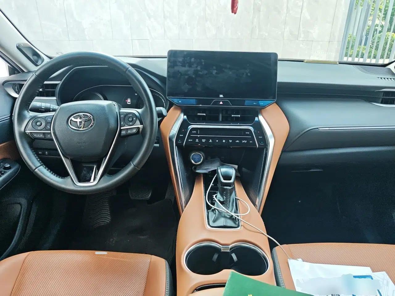 Toyota Venza 2022 Dual-Engine 2.5L CVT Two-Wheel Drive Prestige Edition — миниатюра 9