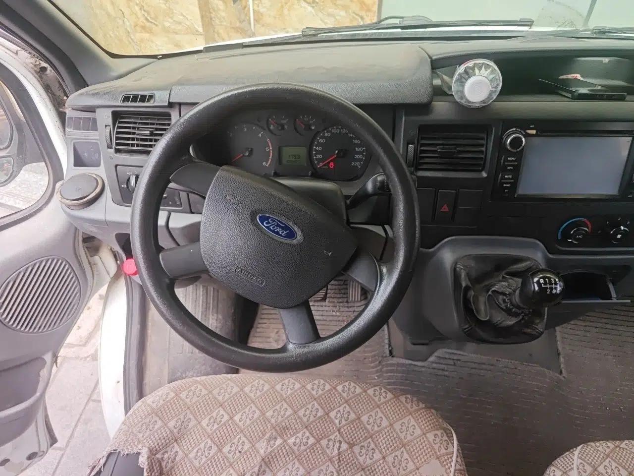 Ford Transit Custom 2016 2.2T Short-Wheelbase 6-Seater Mid-Roof Multi-Purpose Vehicle — миниатюра 10