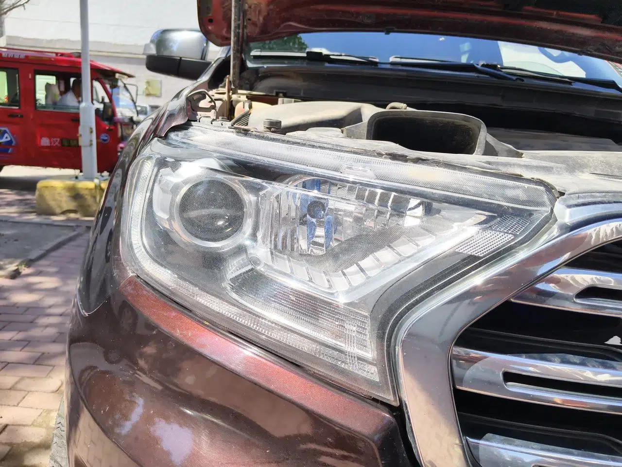Ford Everest 2019 2.0T Gasoline Automatic 4x4 Flagship Edition 7 Seats — миниатюра 7