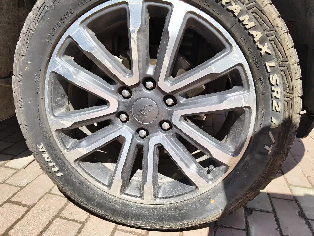 Ford Everest 2019 2.0T Gasoline Automatic 4x4 Flagship Edition 7 Seats — миниатюра 8