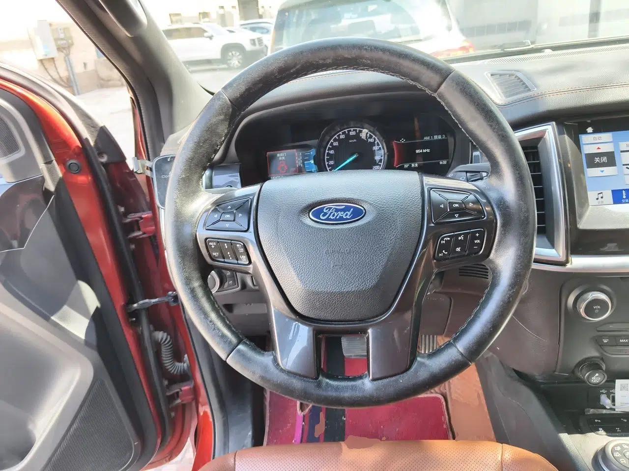 Ford Everest 2019 2.0T Gasoline Automatic 4x4 Flagship Edition 7 Seats — миниатюра 10