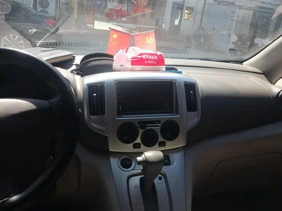 Nissan NV200 2018 1.6L CVT Luxury — миниатюра 13