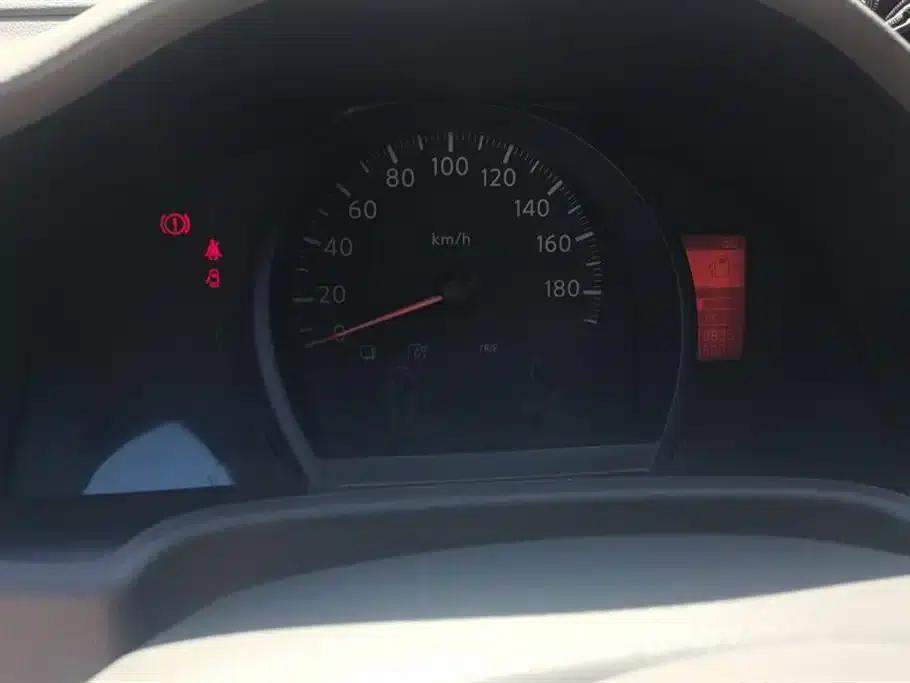 Nissan NV200 2018 1.6L CVT Luxury — миниатюра 14