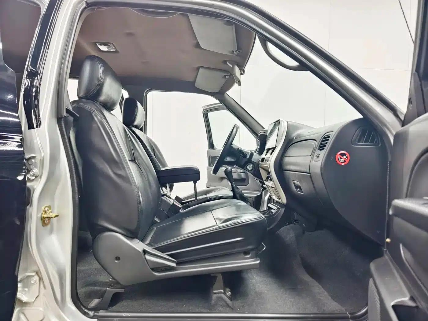 Nissan Paladin 2008 2.4L 2WD Standard Edition — миниатюра 13