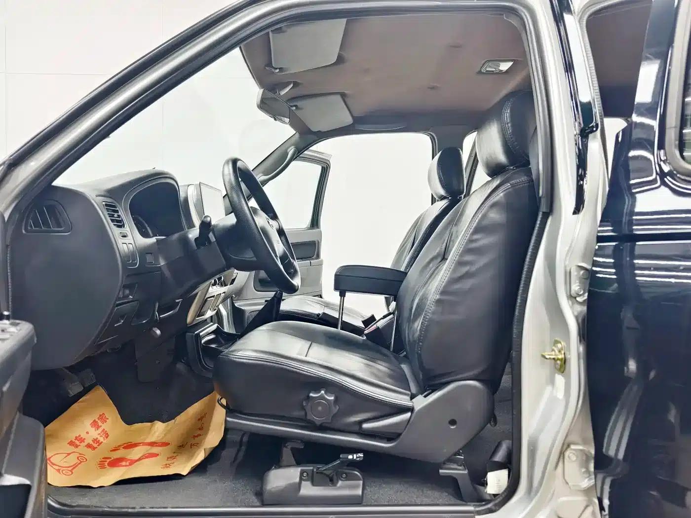 Nissan Paladin 2008 2.4L 2WD Standard Edition — миниатюра 10