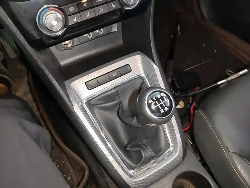 Roewe RX3 2018 1.6L Manual Flagship Edition — миниатюра 14