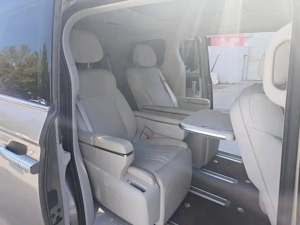 Roewe iMAX8 New Energy 2025 1.5T DMH Luxury Edition — миниатюра 14