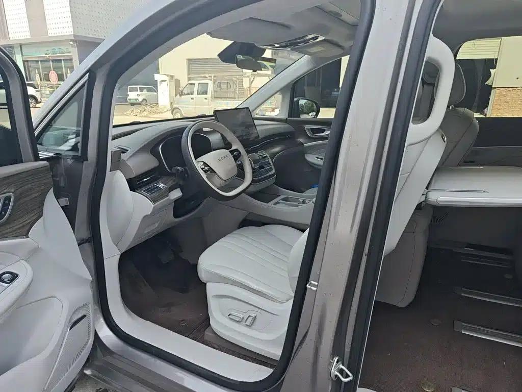 Roewe iMAX8 New Energy 2025 1.5T DMH Luxury Edition — миниатюра 9