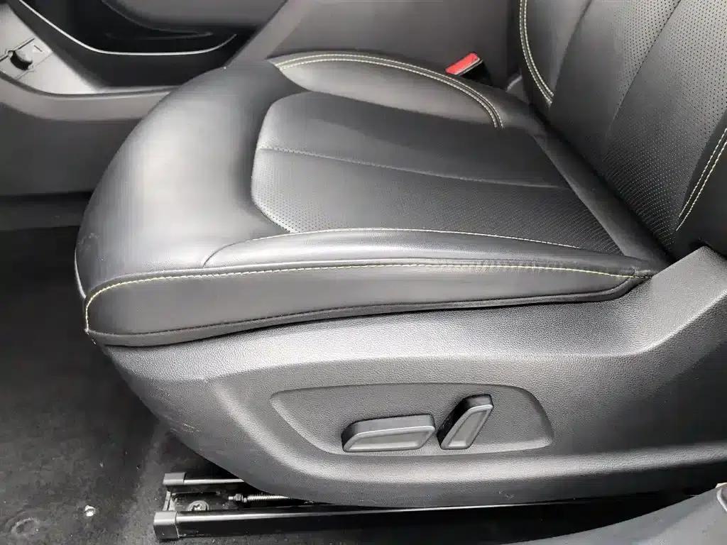 Roewe i6 MAX 2020 300TGI Automatic Cool and Intelligent Driving Edition — миниатюра 20