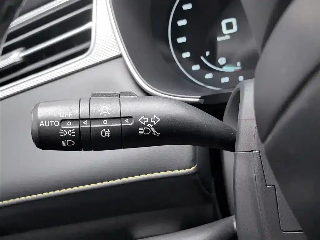 Roewe i6 MAX 2020 300TGI Automatic Cool and Intelligent Driving Edition — миниатюра 21