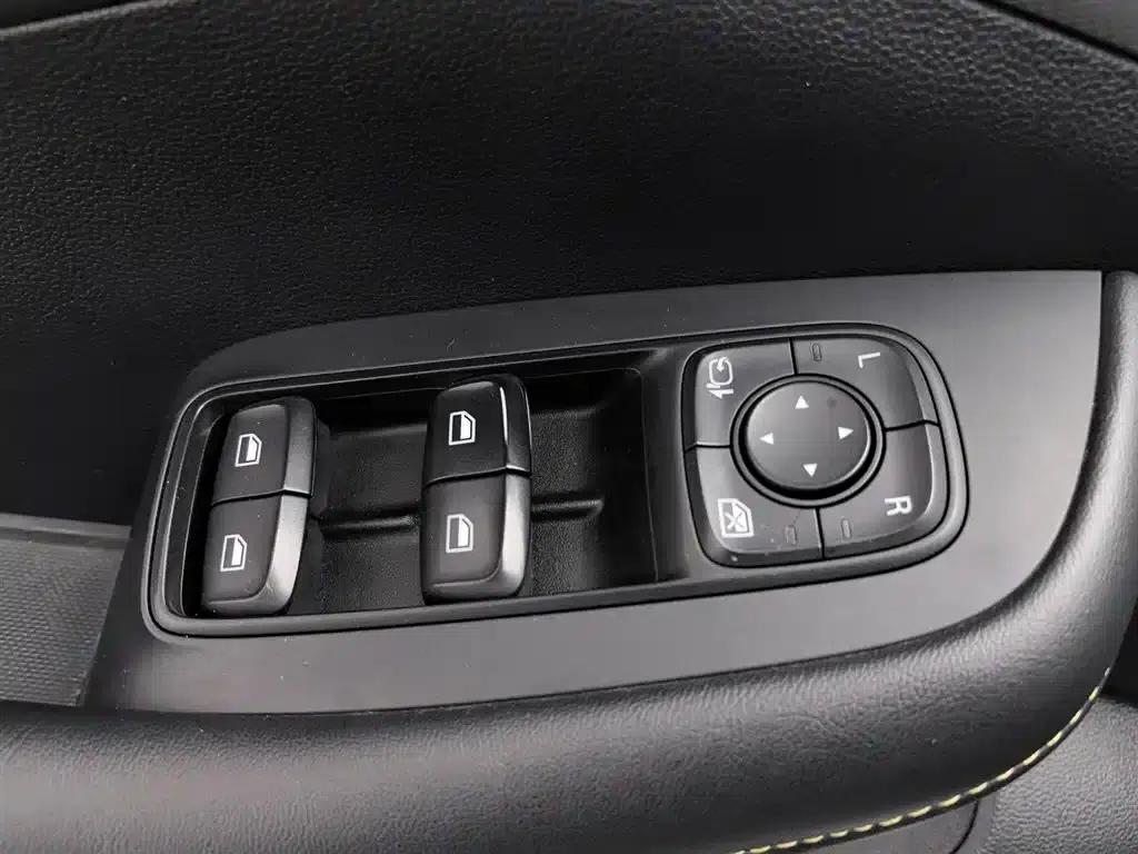 Roewe i6 MAX 2020 300TGI Automatic Cool and Intelligent Driving Edition — миниатюра 9